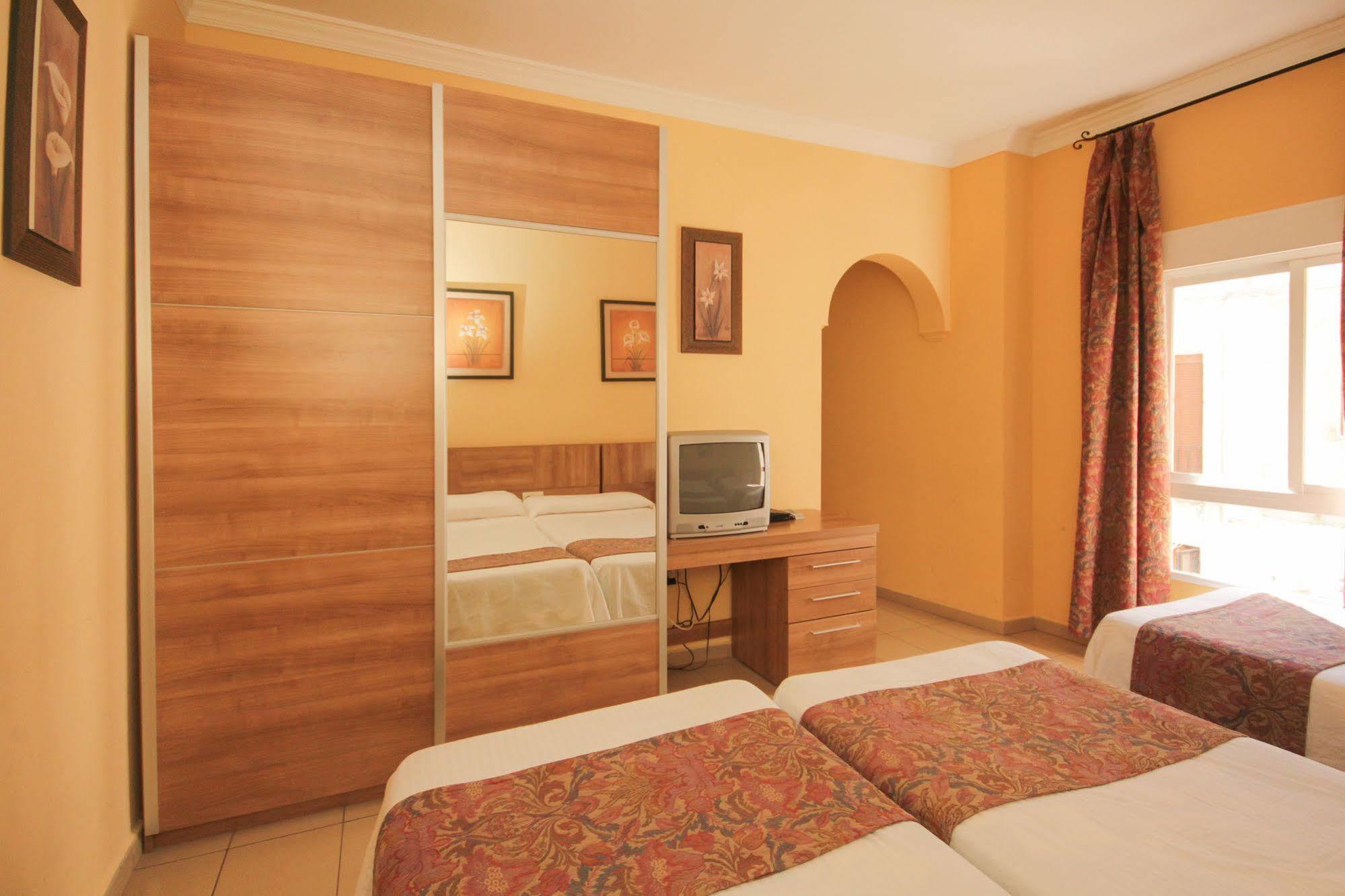 Affittacamere Costa Azul 2*